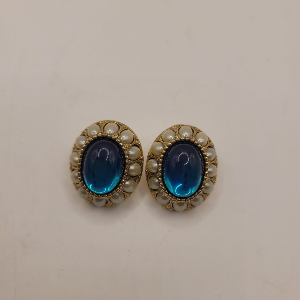 Vintage Pierced Gold Tone Sapphire Color Earrings